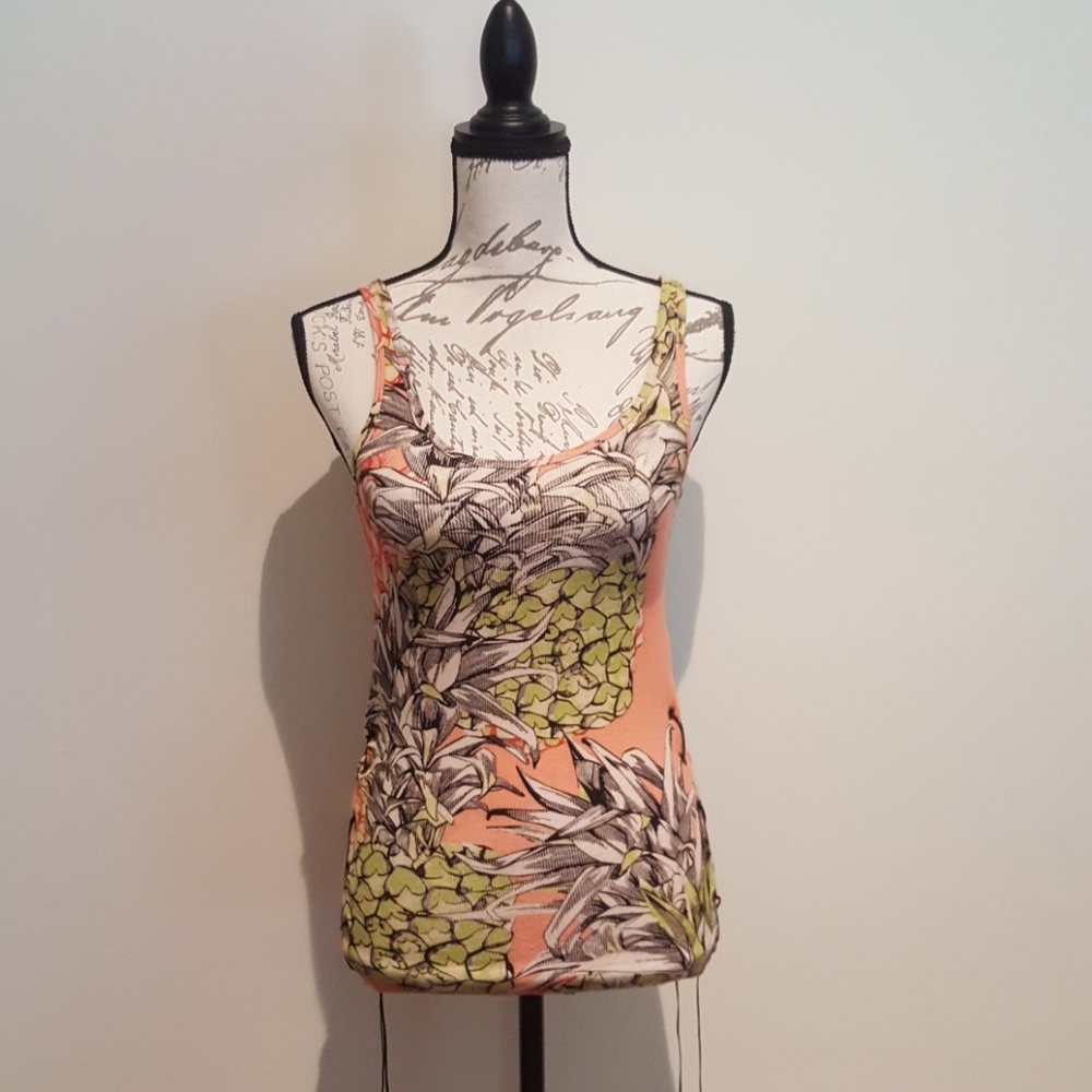 Guess floral tank top 🌺🌴 hardly worn!